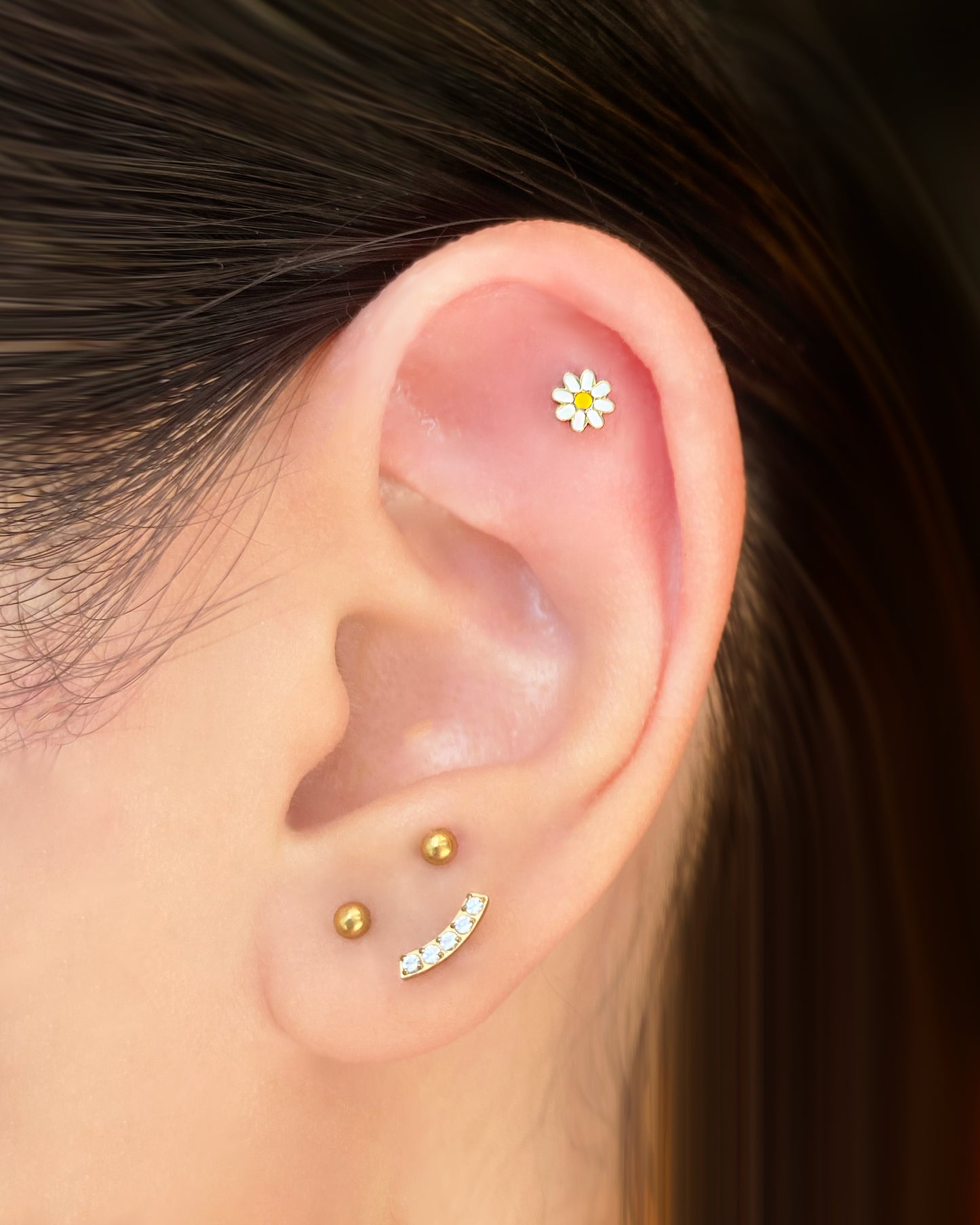 Oh My Daisy Flatback Titanium Earring