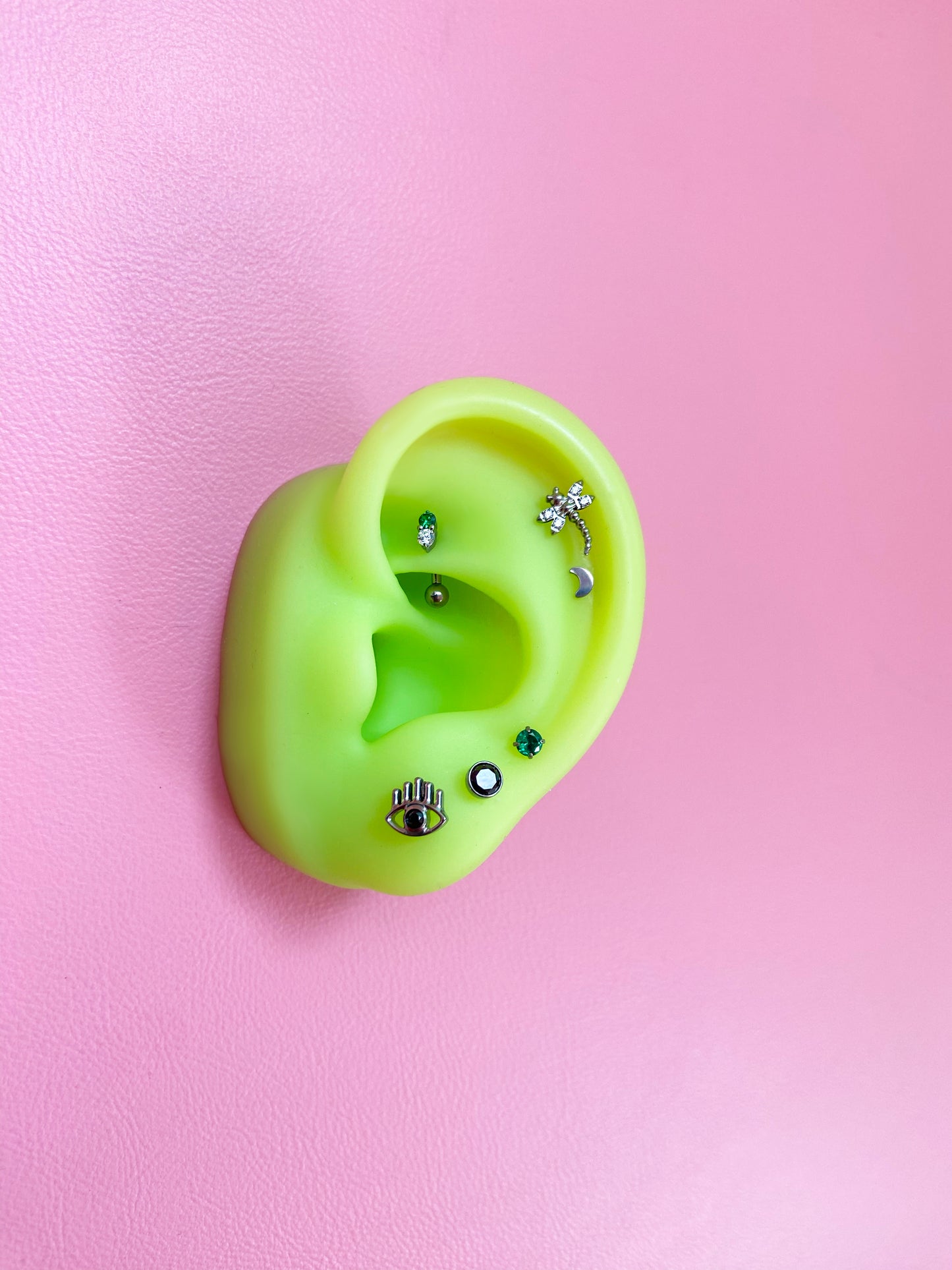 Black-Eyed Peep Flatback Titanium Earring