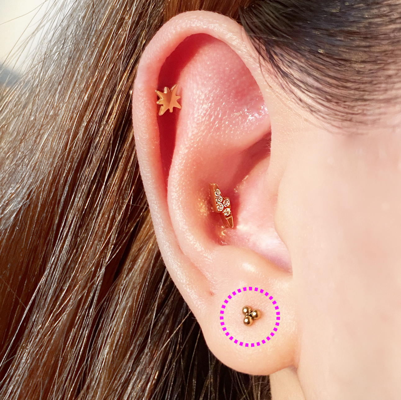 Triple Dot Flatback Titanium Earring