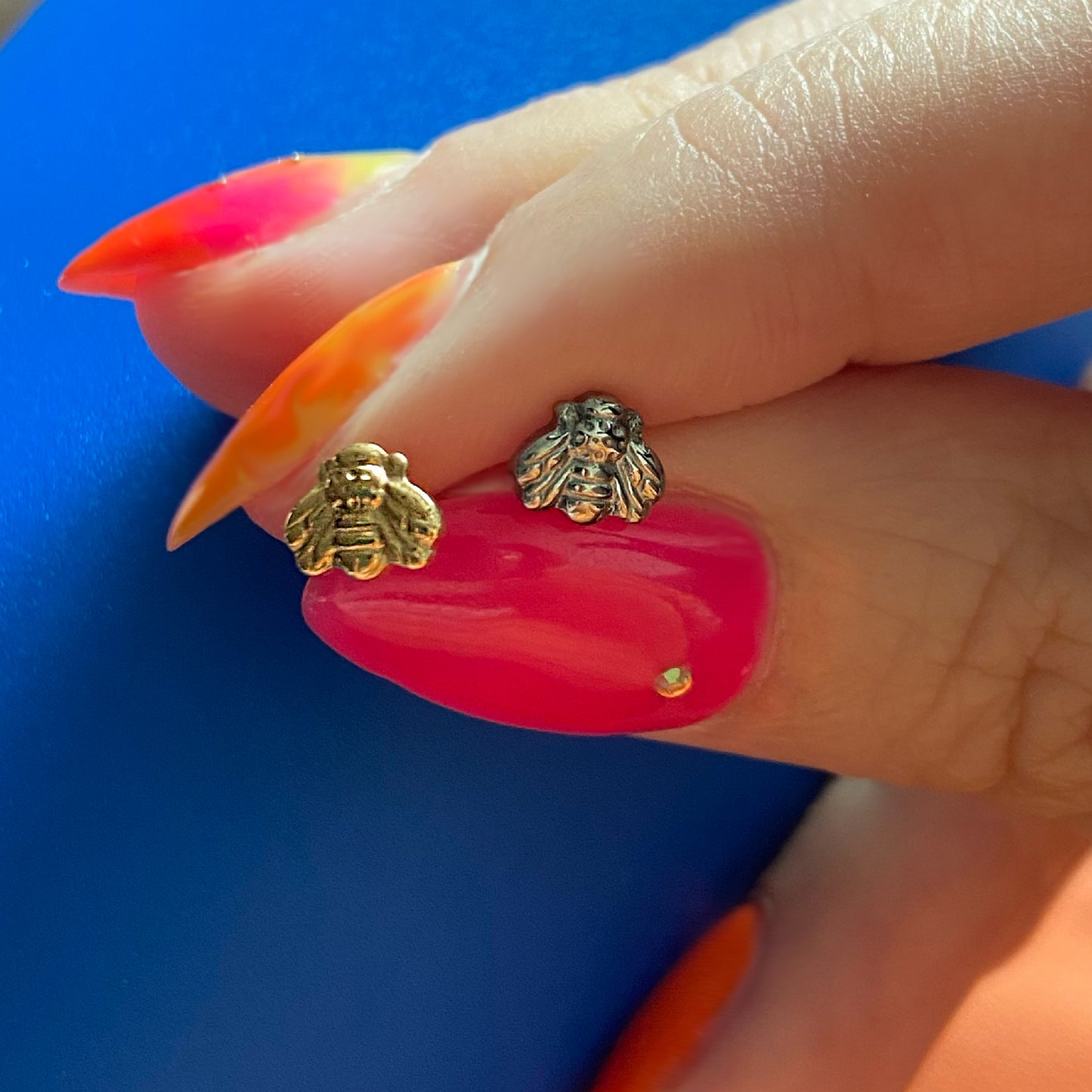 Buzzing Bee Titanium Flatback Earring
