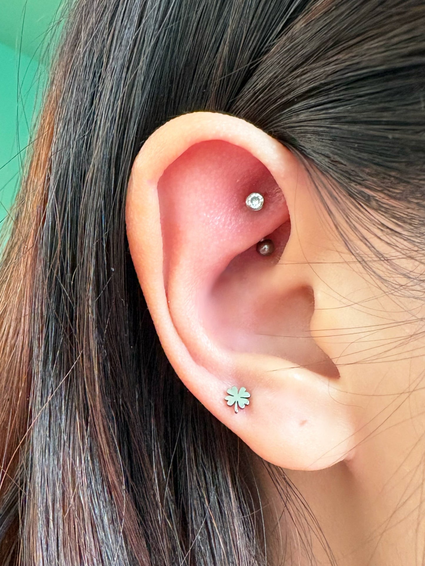 Lucky Clover Flatback Titanium Earring